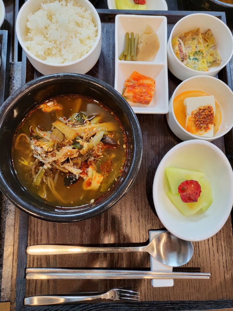 한우국밥과 표고 탕수육.jpg